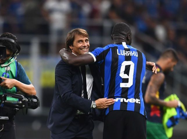 HLV Antonio Conte không ngần ngại cho hay: "Trông như Lukaku đã ở đây từ lâu rồi dù thực tế cậu ấy chỉ mới vừa gia nhập đội bóng. Cậu ấy giúp đội bóng rất nhiều. Đây là điều kỳ lạ."