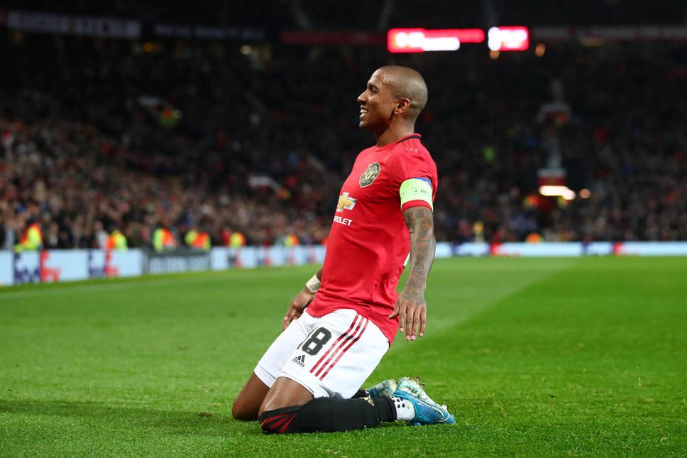 Ashley Young sắp phải chia tay Man United vào cuối mùa.