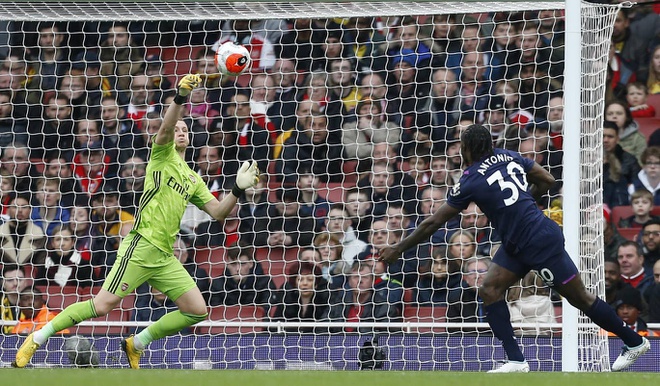 Tình xuống xuất sắc của Bernd Leno.