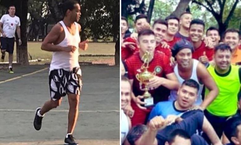 Trong thời gian ở tù, Ronaldinho được chào đón khá nồng nhiệt. Anh còn tham dự một giải bóng đá rồi giành chức vô địch, cũng như thi đấu bộ môn lai giữa bóng chuyền và bóng đá cùng các phạm nhân khác.