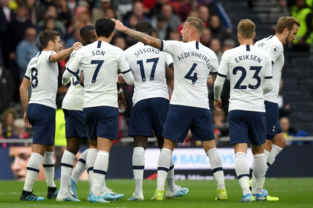 Nền bóng đá châu Âu đang bị đóng băng do tác động quá lớn của đại dịch Covid-19.