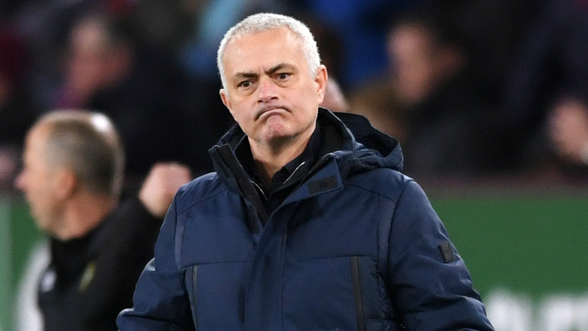 Để lập công chuộc tội, HLV Mourinho đã có hành động rất ý nghĩa ngoài việc gửi lời xin lỗi tới người hâm mộ.