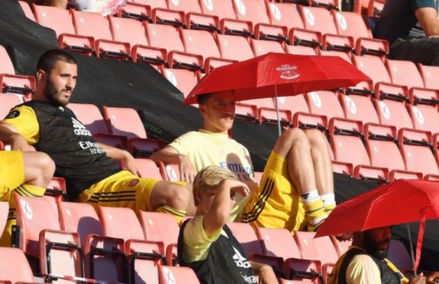 Arsenal sẵn sàng chia tay Ozil.