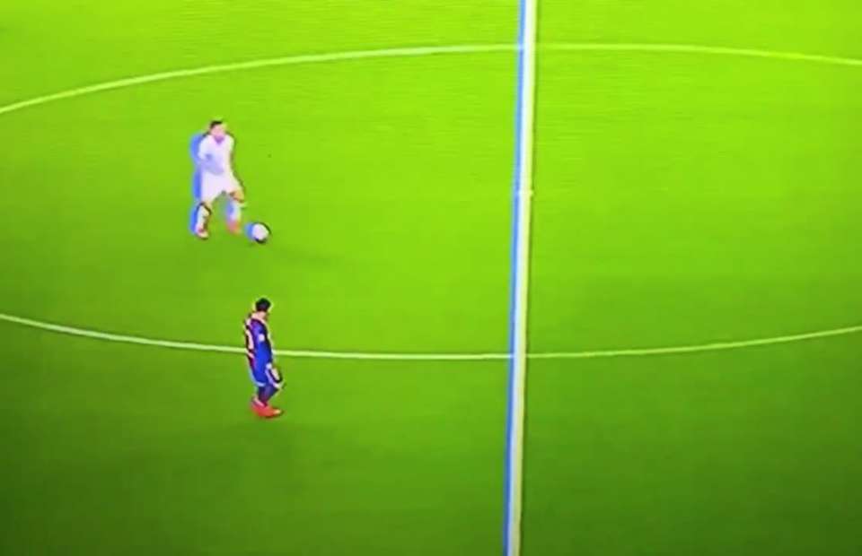 Ảnh bài viết NHM túc cầu: "Như một trò đùa. Bà lão Messi nên rời Barca thì hơn"