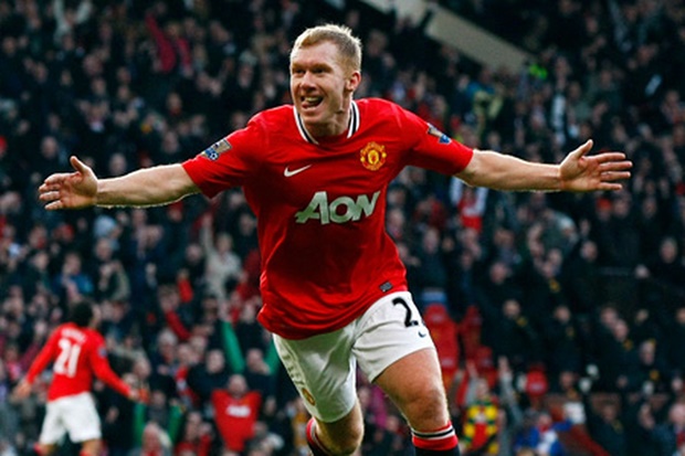 Tiền vệ: Paul Scholes. Scholes là ngôi sao nổi bật khác của Man United dưới kỷ nguyên Sir Alex. Cựu danh thủ người Anh được đánh giá cao bởi giới chuyên môn và các huyền thoại trong làng bóng đá.