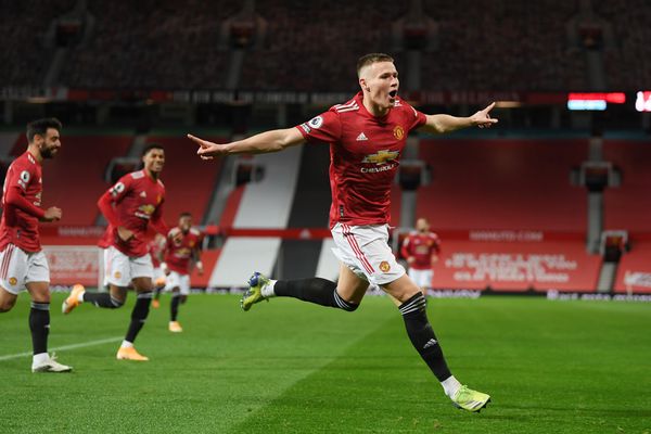 Trong khuôn khổ vòng 14 Premier League, Man United có chiến thắng tưng bừng với tỷ số 6-2 trước Leeds United, ngay tại thánh địa Old Trafford.