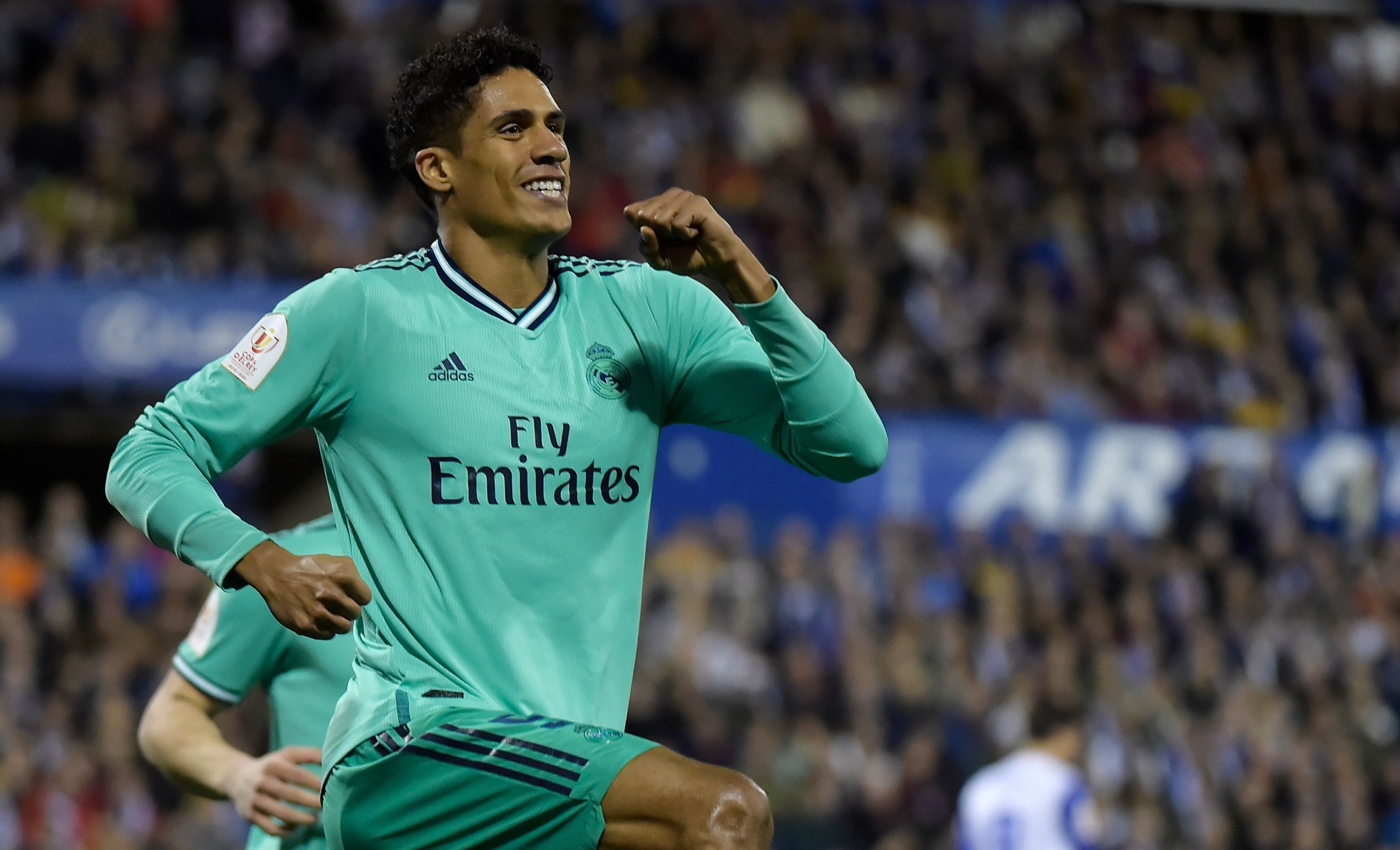 Theo đó, trung vệ là vị trí mà Man United cần phải bổ sung. Trong bối cảnh Raphael Varane muốn tìm kiếm thử thách mới, Man United liền dành sự quan tâm.