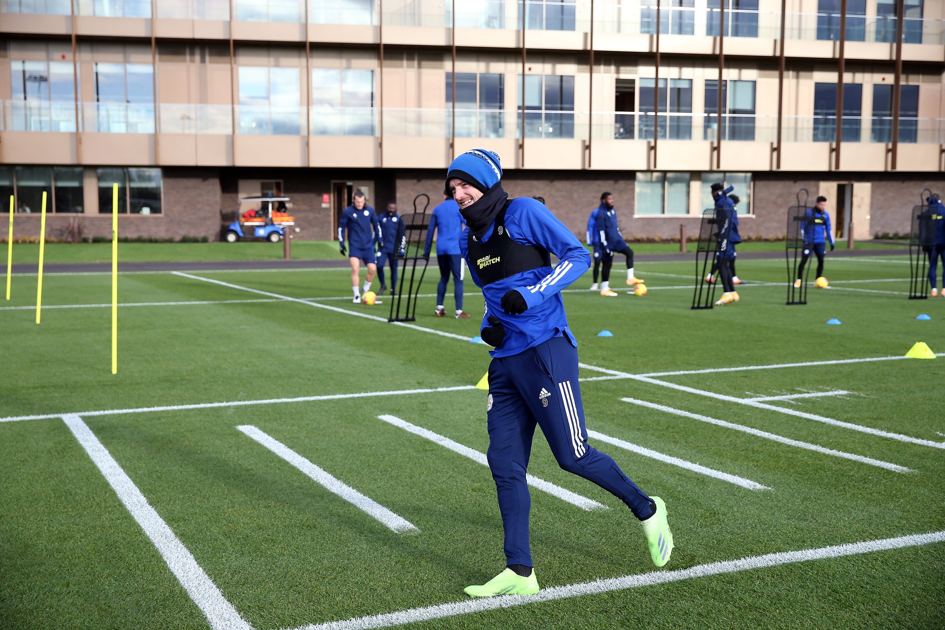 Có thể thấy, mặt có sân rất mượt và đẹp - điều này sẽ giúp các cầu thủ Leicester City thoải mái nhất trong các buổi tập.