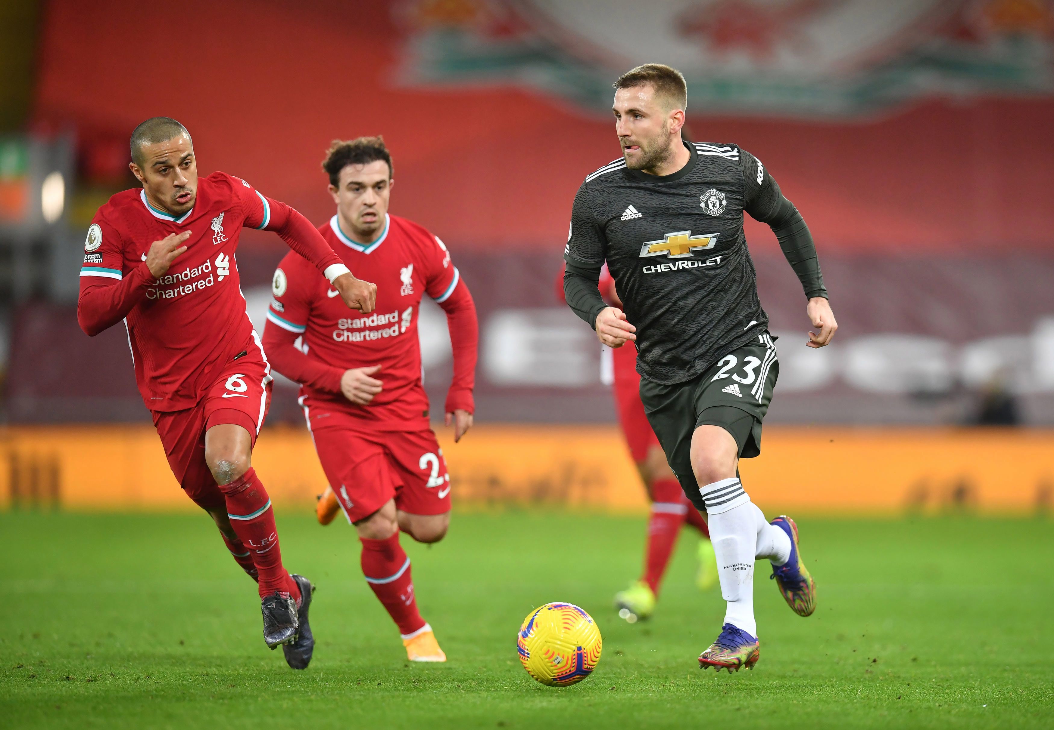 Nhìn chung, Shaw gần như có mặt ở mọi điểm nóng trên sân. Có thời điểm, giới mộ điệu còn chứng kiến Shaw dạt sang cả cánh của Aaron Wan-Bissaka để hỗ trợ đồng đội. Rõ ràng, Shaw là một "máy chạy" đúng nghĩa trước Liverpool.