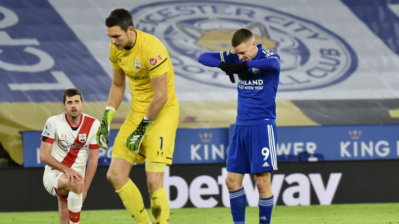 Leicester City 2-0 Southampton: Jamie Vardy đã 7 lần đối đầu Southampton trên sân nhà King Power mà không ghi được bất kỳ bàn thắng nào. Đây là thành tích tệ hại nhất của Vardy khi chạm trán với một đội bóng ở Premier League mà không ghi bàn trên sân nhà.