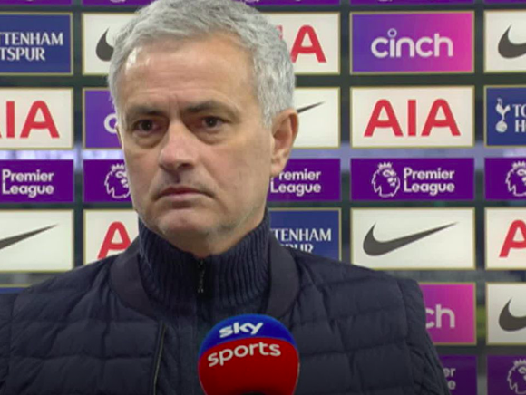 Mourinho hạnh phúc với chiến thắng.
