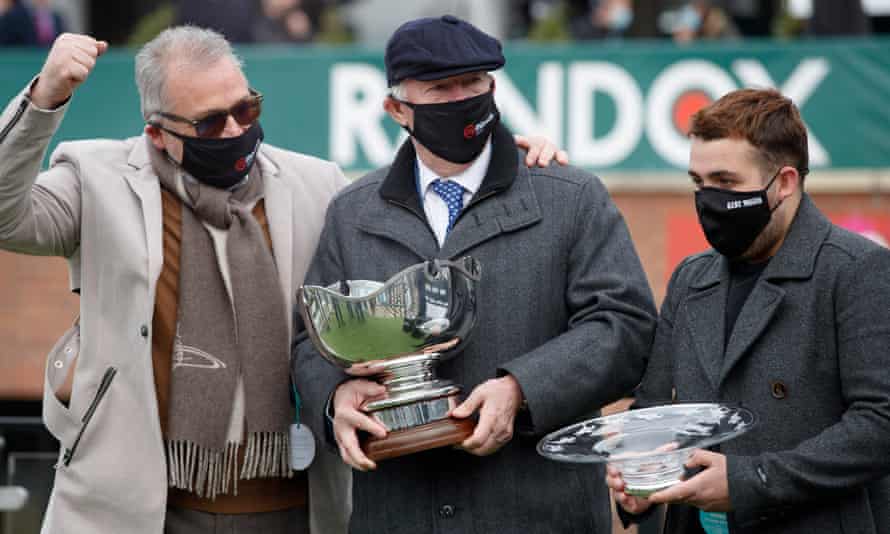 Ảnh bài viết Sir Alex Ferguson lại giành cú ăn 3 ngay trên đất... Liverpool