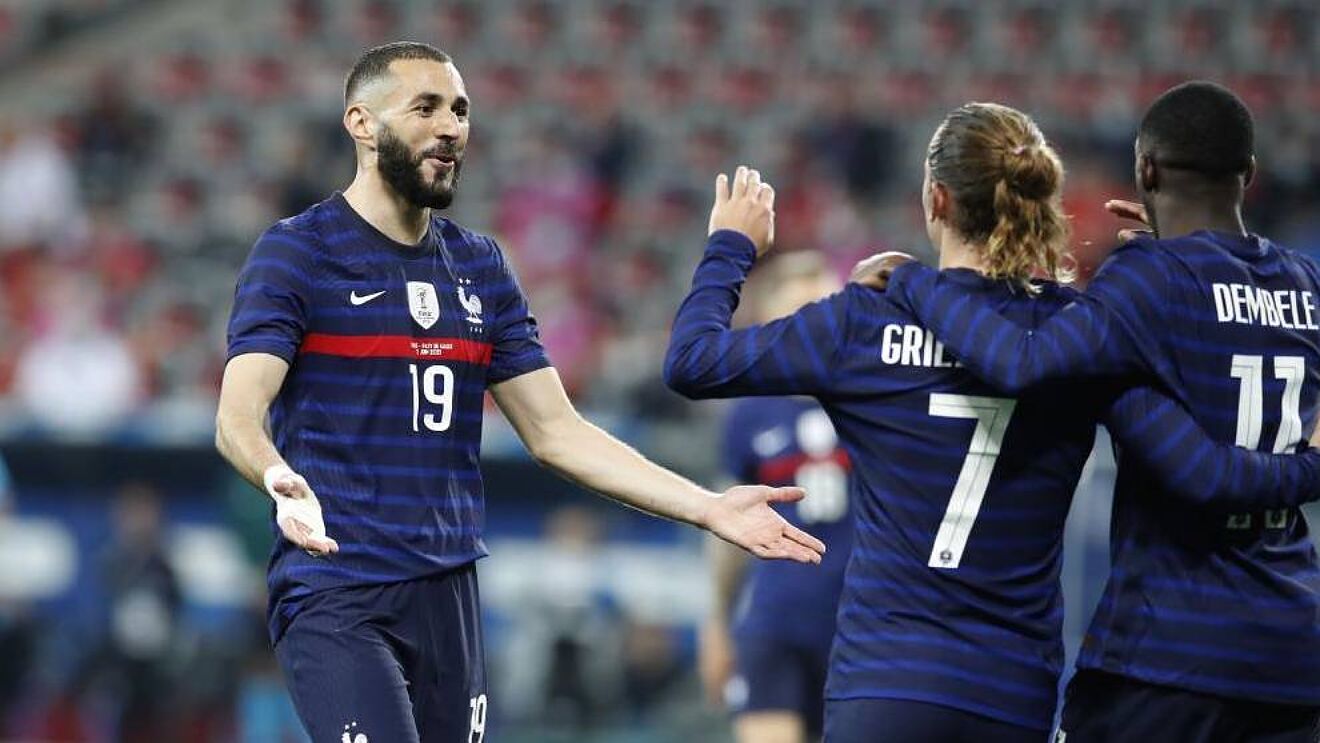 Tiền đạo Karim Benzema (Pháp): Sau hơn 5 năm bị HLV Didier Deschamps bỏ rơi, Benzema đã trở lại. Sự góp mặt của Benzema được kỳ vọng sẽ giúp hàng công Pháp trở nên đáng sợ hơn.