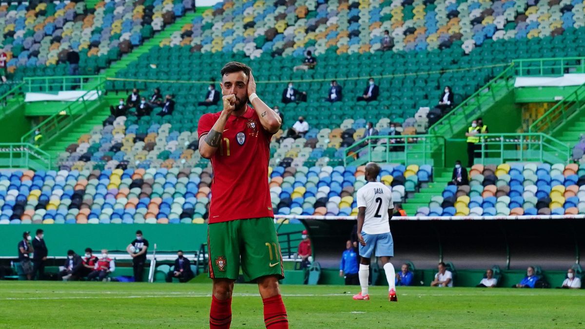 Tiền vệ trung tâm Bruno Fernandes (Bồ Đào Nha): 18 bàn và 11 kiến tạo ở Premier League là đủ để cho thấy tài năng của Fernandes.