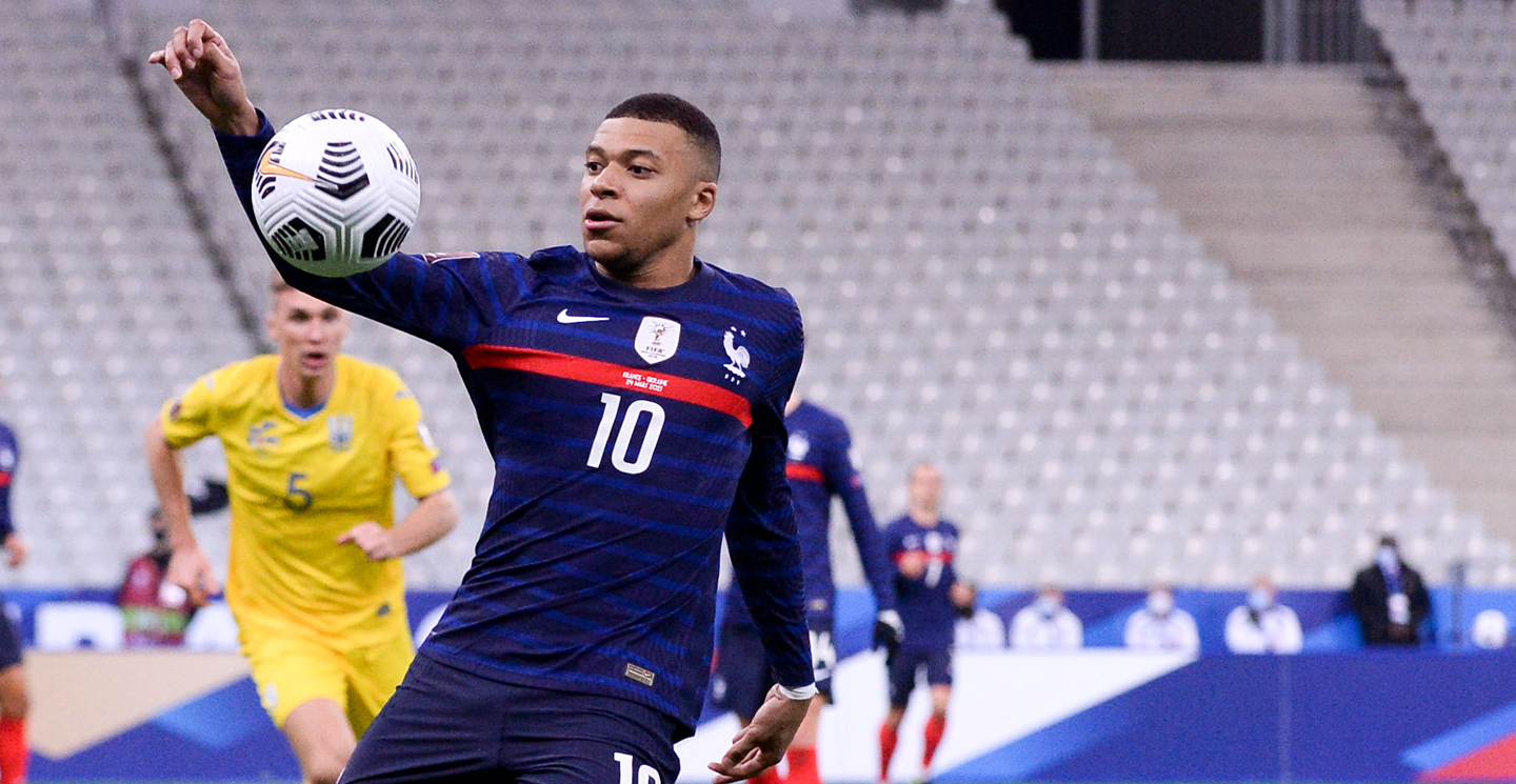 Chạy cánh trái Kylian Mbappe (Pháp): HLV Jose Mourinho tuyên bố: "Pháp sẽ vô địch EURO 2020 khi có Mbappe trong đội hình." Điều đó cho thấy Mbappe là niềm hy vọng số 1 của Pháp.