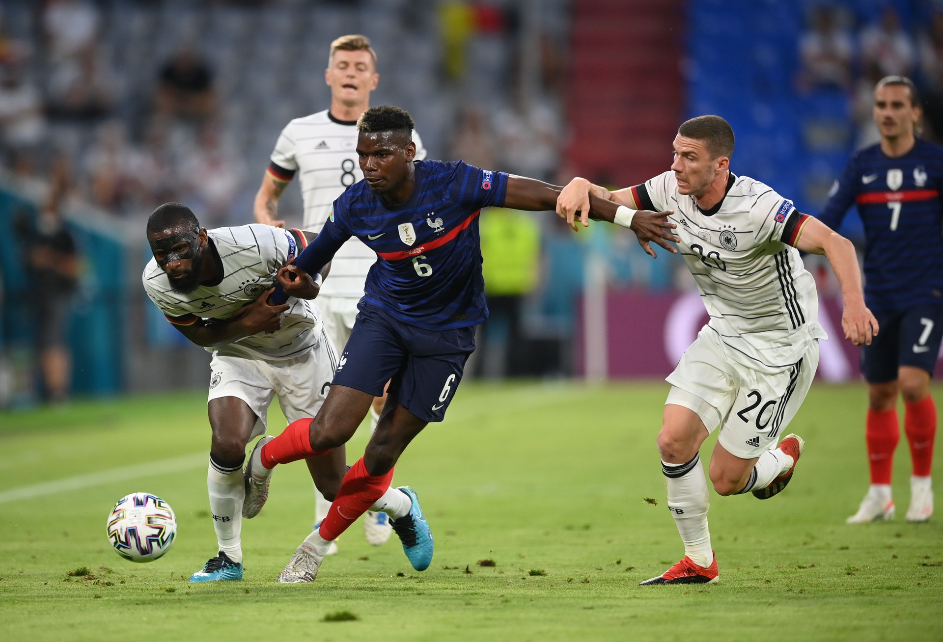 Trở lại với trận đấu, Pogba thực sự có màn trình diễn xuất sắc.