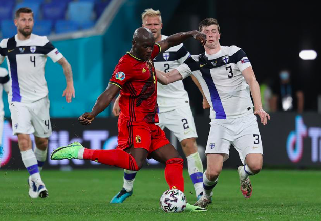 Sau bàn thắng, tuyển Bỉ tiếp tục gia tăng sức ép và nhân đôi cách biệt do công của Lukaku.