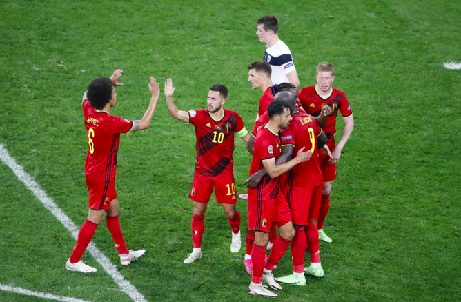 Trước Lukas Hradecky, 5 cầu thủ khác đá phản lưới nhà gồm Mats Hummels, Raphael Guerreiro, Wojciech Szczesny, Ruben Dias và Merih Demiral. Đặc biệt, Bồ Đào Nha là đội đầu tiên trong lịch sử thua 2 bàn phản lưới nhà trong một trận ở giải đấu bóng đá lớn (World Cup hoặc Euro).