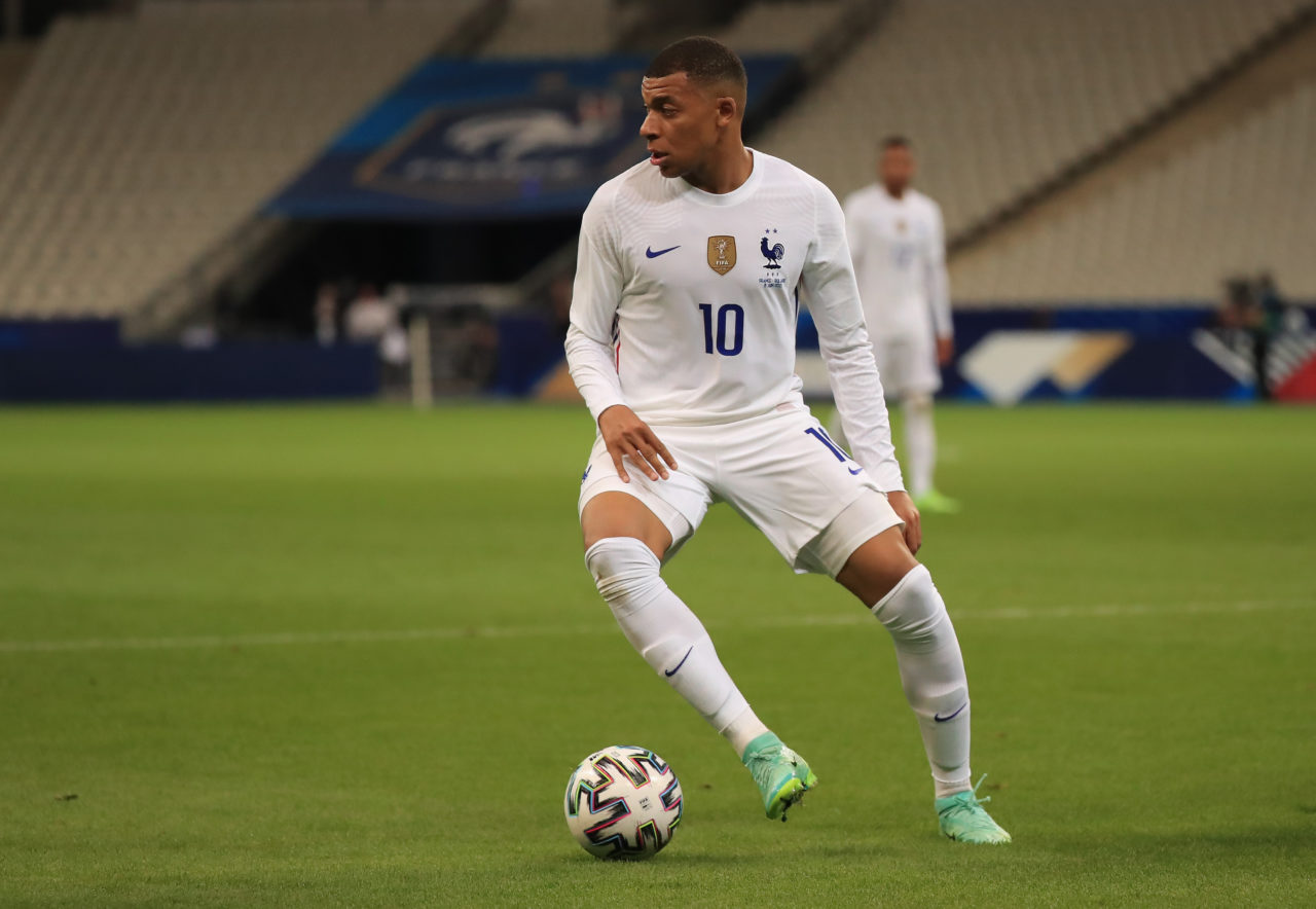 Mbappe công khai ý định chia tay PSG.