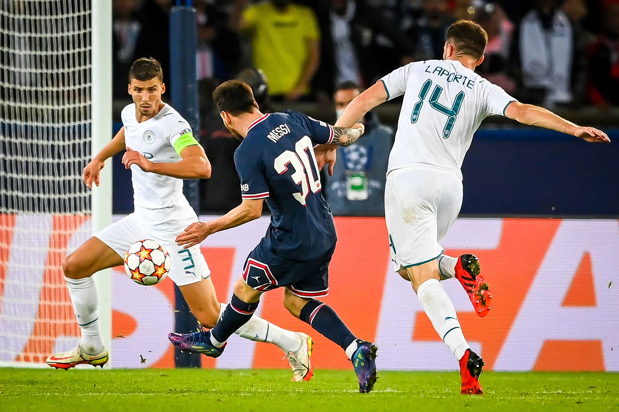 1. Lionel Messi ghi 27 bàn sau 35 trận gặp các CLB Anh ở Champions League, nhiều hơn 15 bàn so với bất kỳ cầu thủ nào khác.