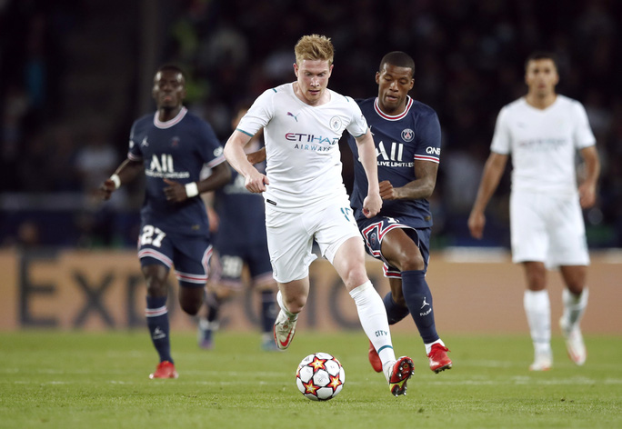 8. Man City tung ra 18 cú dứt điểm trận này, nhiều nhất trong một trận đấu mà họ tham dự Champions League nhưng không thể ghi bàn.