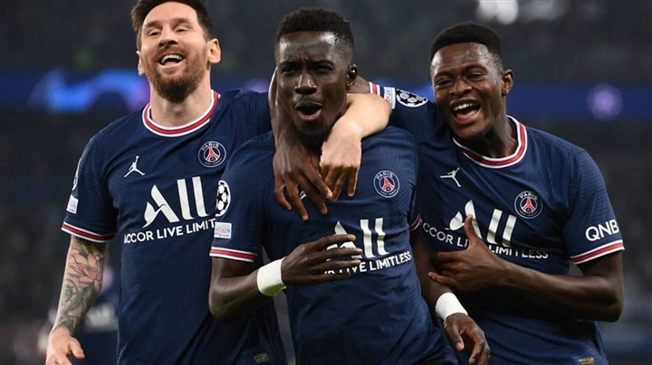 9. Sút tung lưới Man City, Messi có bàn thắng thứ 673 ở cấp CLB.