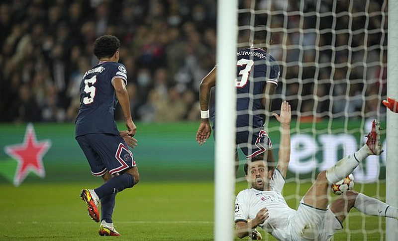 10. PSG chấm dứt chuỗi 4 trận liên tiếp không biết mùi chiến thắng (1 hòa, 3 thua) ở Champions League. Chiến thắng gần nhất của họ là khi đả bại Bayern Munich 3-2 vào tháng 4.