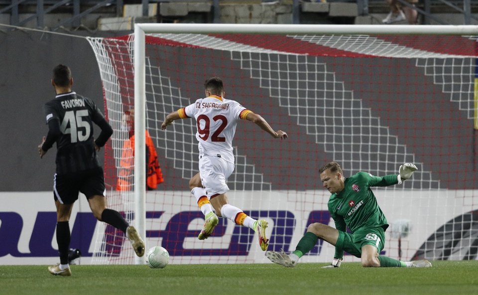 Dù phải chơi trên đất Ukraine, AS Roma cho thấy sự vượt trội.