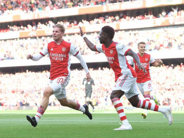 9. Arsenal - 6,8 tỷ bảng: Stan Kroenke sở hữu hàng loạt câu lạc bộ ở nhiều môn thể thao khác nhau. Mùa hè vừa qua, ông mạnh tay bơm tiền để Arsenal tăng cường nhân sự.