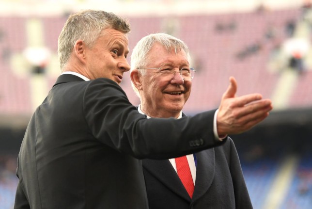 Sir Alex có mặt ở Carrington sau thất bại trước Liverpool.