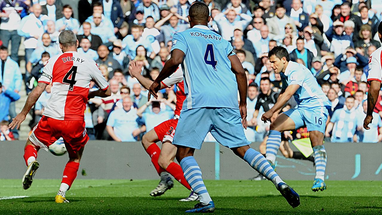 Năm 2012, Sergio Aguero làm tan nát trái tim CĐV Man Utd với bàn thắng ở những phút cuối vào lưới QPR, đưa Man City lên ngôi vô địch.