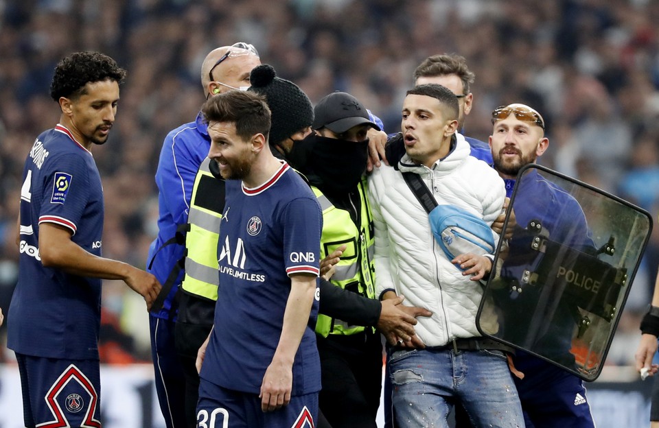 Nếu không sớm có những biện pháp mạnh tay, Ligue 1 sẽ tạo ra những tiền lệ xấu.