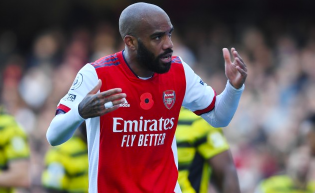 Alexandre Lacazette không có tên trong đội hình xuất phát ở trận gặp Newcastle United.