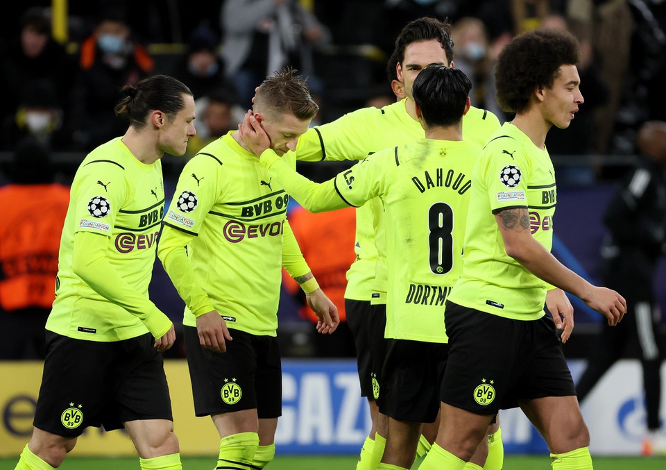Dortmund (bảng C): Việc chỉ xếp thứ 3 ở bảng đấu có sự góp mặt của Ajax, Sporting Lisbon và Besiktas là một sự thất vọng dành cho Erling Haaland và đồng đội. Tuy nhiên, khi xuống đá Europa League, họ có thể cạnh tranh chức vô địch với Barcelona.
