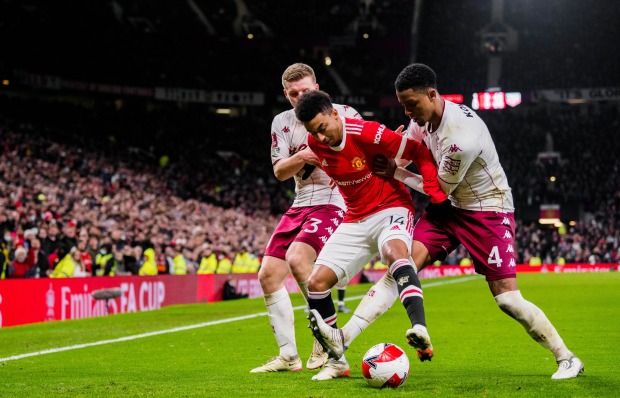Ảnh bài viết "Cậu ấy đã đi lùi 2, 3 bước với việc ở lại Man Utd"