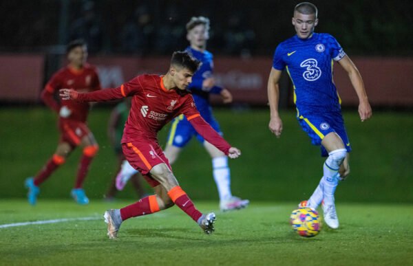 Ở các phút 38 và 59, Liverpool tiếp tục ghi thêm 2 bàn nữa vào lưới Chelsea.