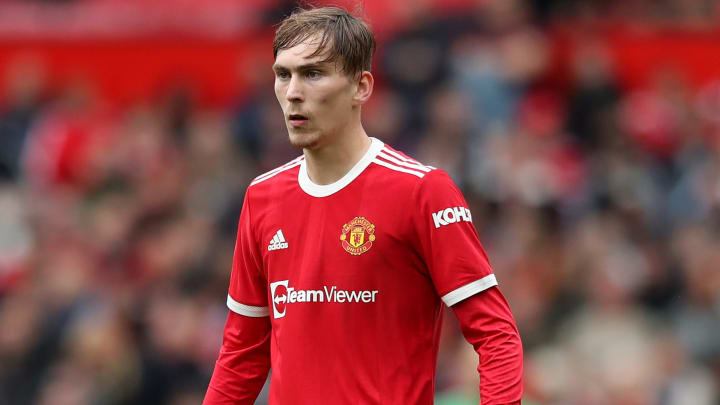 Từ pha đá phạt góc của Garner, hậu vệ Joe Worrall đánh đầu ghi bàn thứ 3 vào lưới Leicester City.