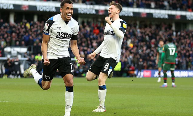 Trận này, Ravel Morrison thi đấu chói sáng khi lập cú đúp giúp Derby County giành chiến thắng 2-0.