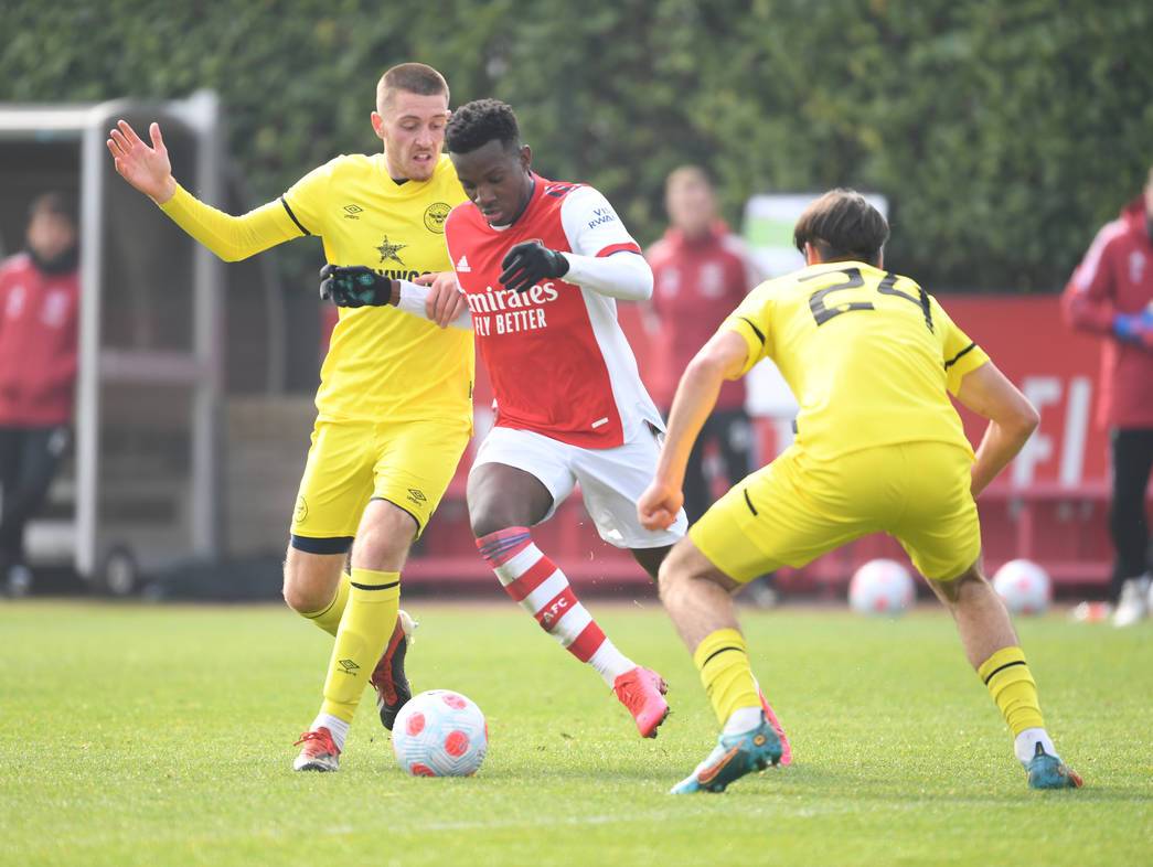 Tuy nhiên, không phải cầu thủ nào cũng có được vinh dự lên tuyển tập trung. Arsenal cũng vậy. Hàng loạt cầu thủ vẫn phải ở lại trung tâm huấn luyện của đội.
