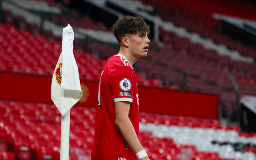 Không chỉ tỏa sáng ở đội U23, Garnacho cũng thi đấu xuất sắc giúp lứa trẻ Man Utd lần đầu vào chung kết FA Youth Cup sau 11 năm. Tại bán kết, họ đánh bại U18 Wolves 3-0.