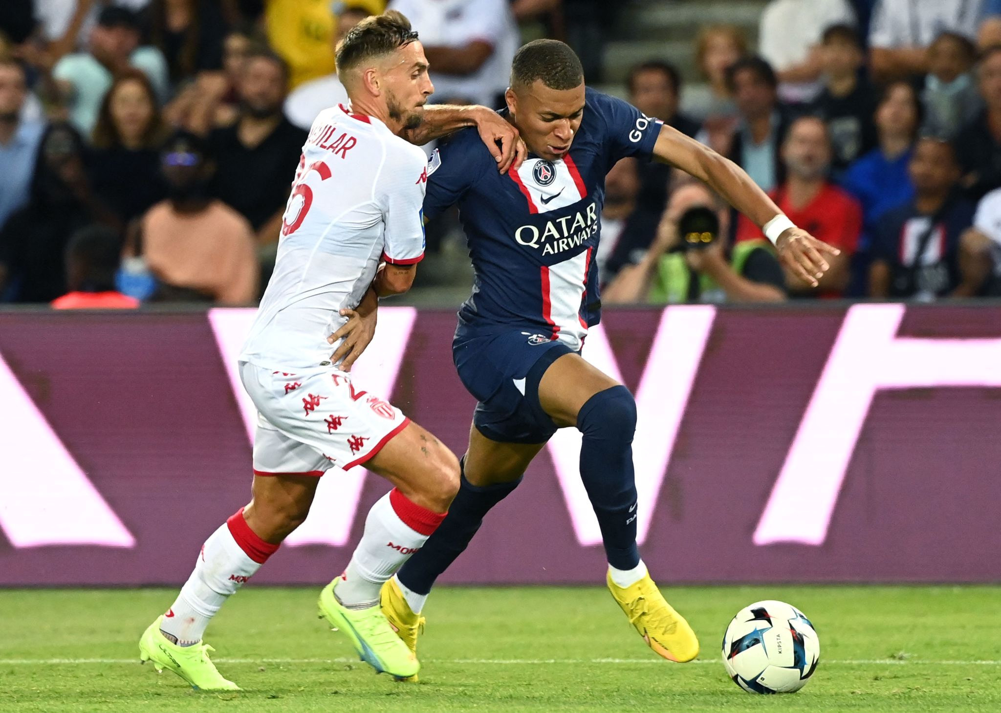 Với việc hòa 1-1, PSG đứt mạch thắng. Dù vậy, họ vẫn giữ ngôi đầu với 10 điểm nhờ hơn Lens và Marseille hiệu số bàn thắng bại.