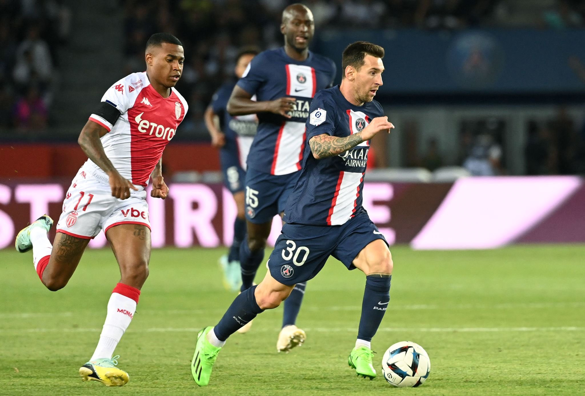 PSG sở hữu quyền kiểm soát bóng vượt trội nhưng họ không có nhiều pha dứt điểm đủ tốt.