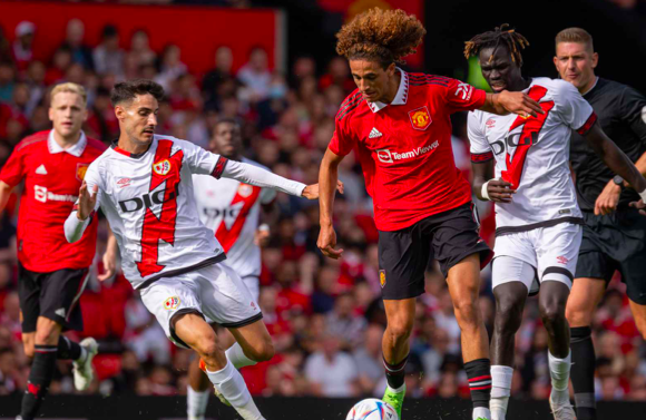 Thêm cầu thủ rời Man Utd.