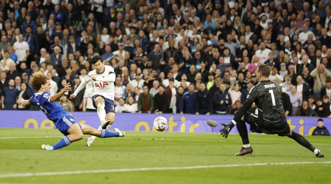Tiền đạo người Hàn Quốc vừa trở lại kịp lúc với cú hattrick vào lưới Leicester City.