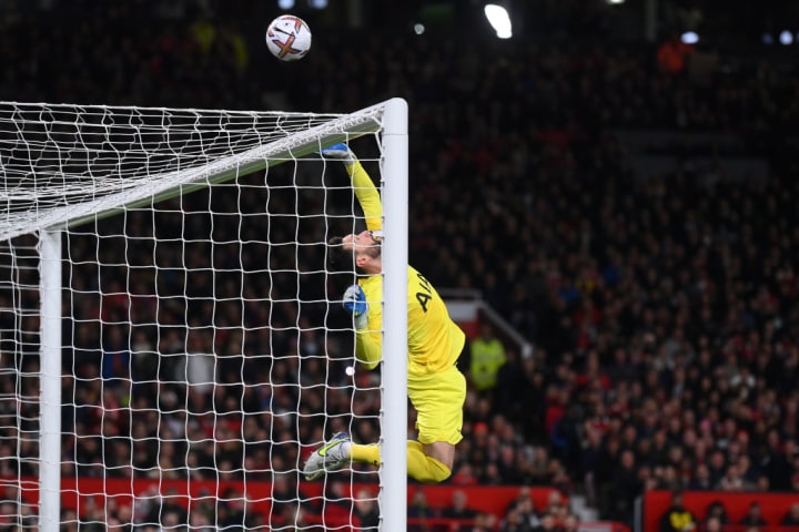 Thủ thành Hugo Lloris có một ngày thi đấu rất vất vả.