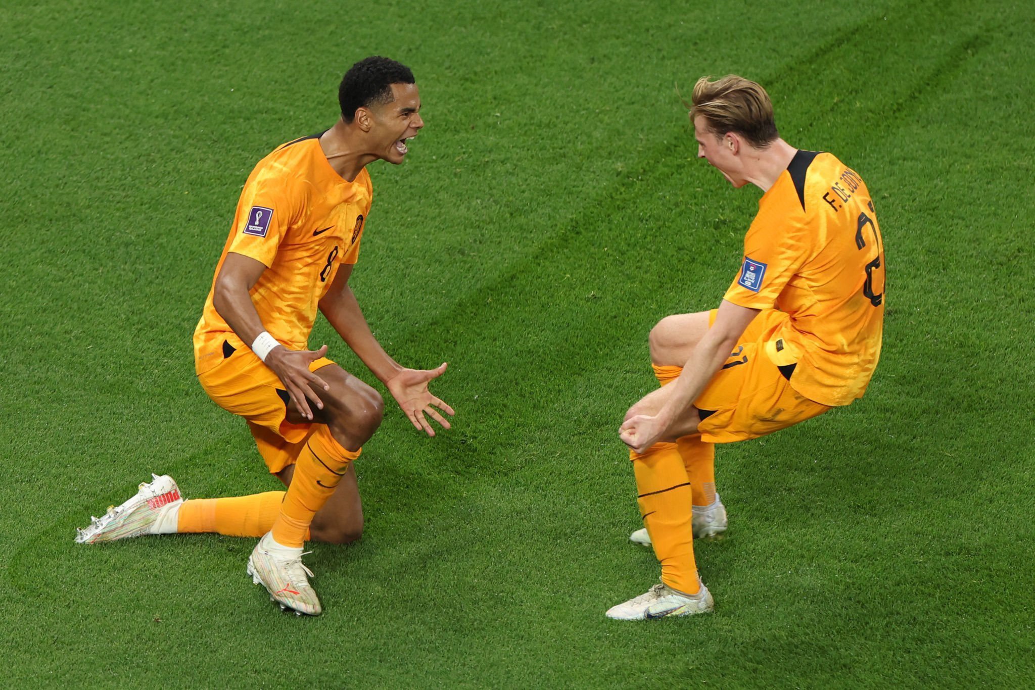 De Jong và Gakpo giúp Hà Lan hóa giải Senegal.