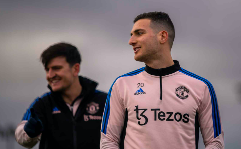 Diogo Dalot cũng đã trở lại tập luyện. Dù vậy, khả năng ra sân của Dalot gần như rất khó.