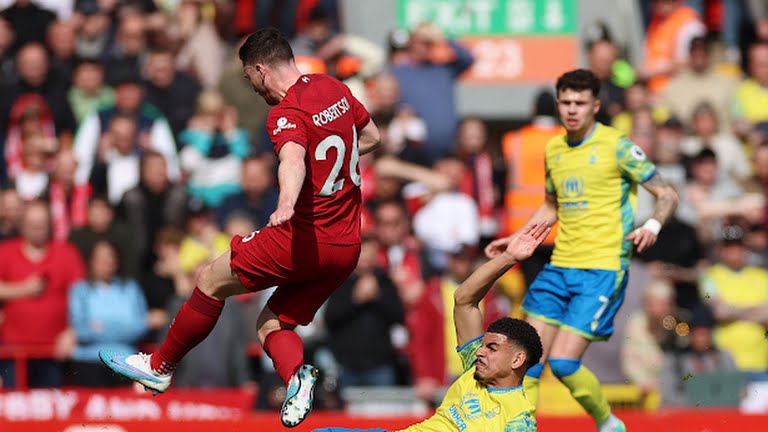 Chung cuộc, Liverpool thắng 3-2 kịch tính và chỉ còn kém vị trí thứ 4 của Newcastle United 6 điểm.