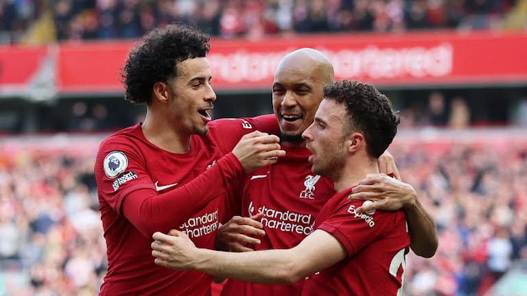 4 phút sau, Liverpool lại vượt lên. Jota hoàn tất cú đúp với pha xử lý tinh tế trong vòng cấm.