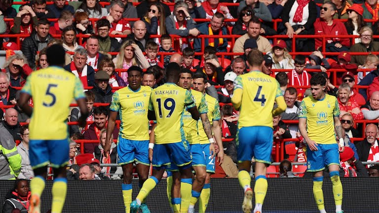 Dù vậy, Forest không bỏ cuộc. Họ nhanh chóng gỡ hòa 2-2 ở phút 67 từ cú sút của Morgan Gibbs-White. Lần này, bóng tiếp tục chạm chân hậu vệ Liverpool đi vào lưới.